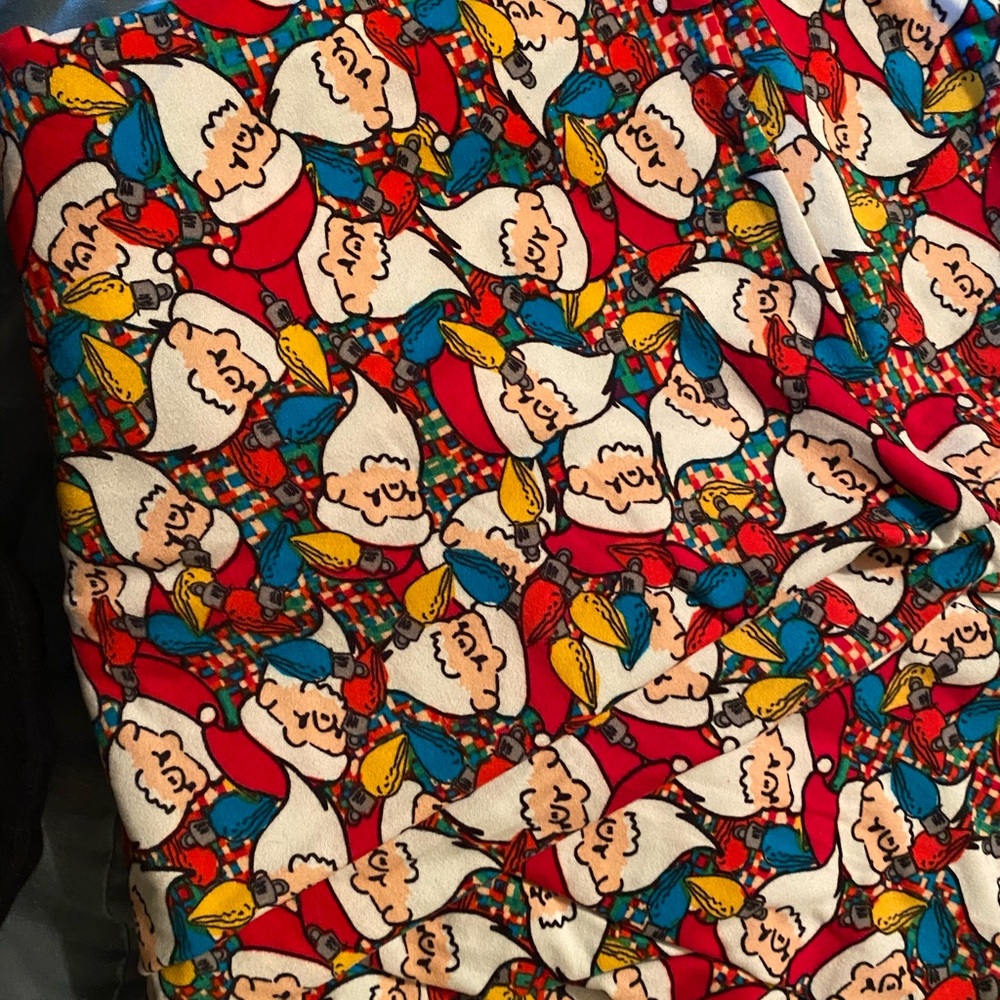 Lularoe TC Christmas Santa leggings!